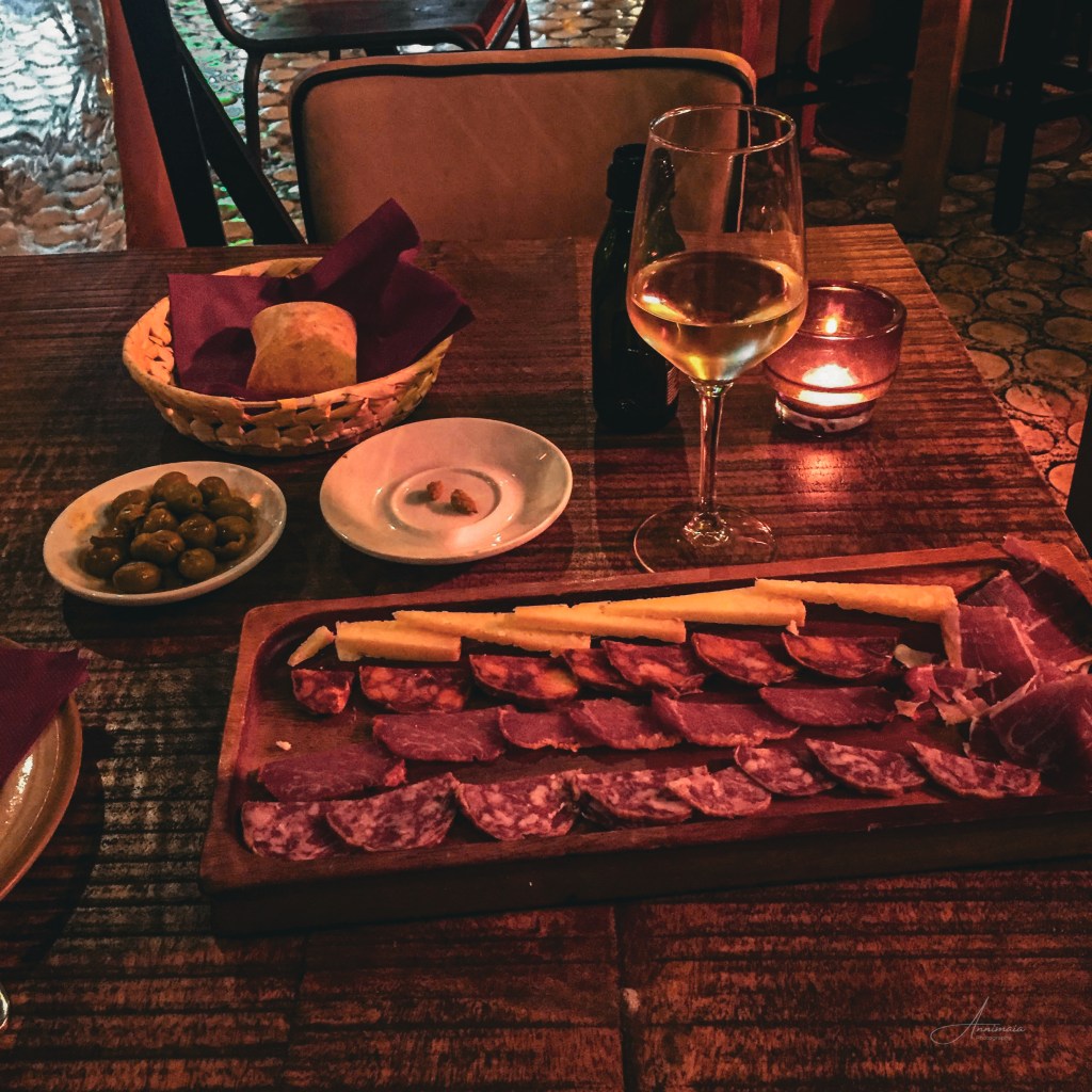 Tapas and wine in Malaga