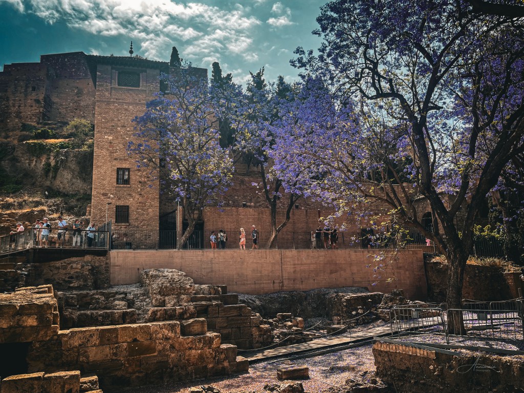 Cultural Etiquette in Málaga: How to Be a Good&nbsp;Visitor